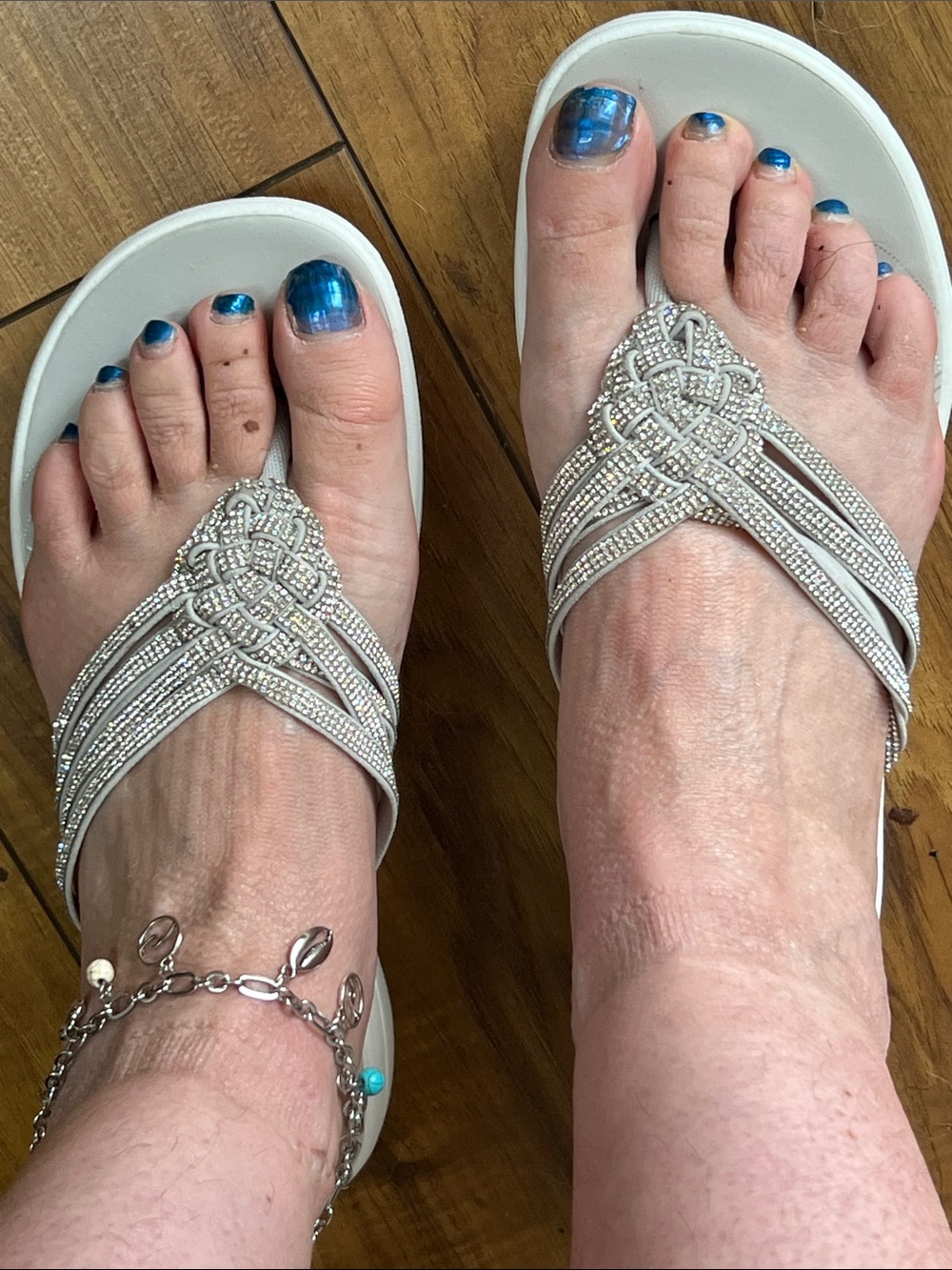 🌞 Cloudsteppers by Clark Silver mini sequin Flip Flops sandals women size 7